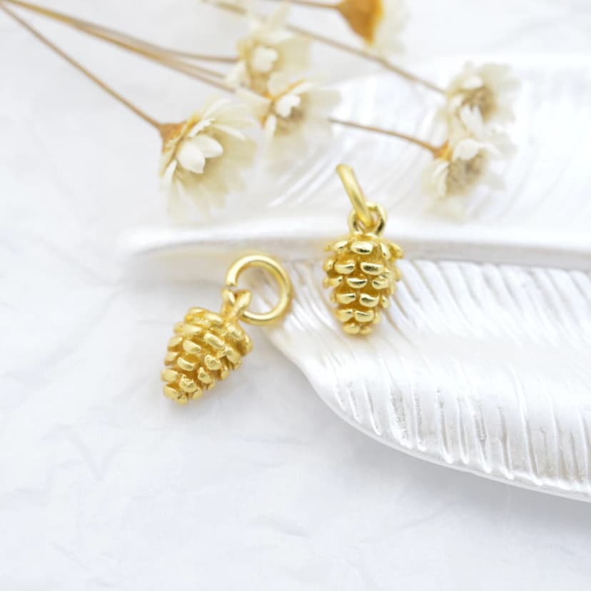 Factory Direct copper jewelry accessories DIY necklace bracelet accessories ancient three-dimensional pine cone pendant pine cone wholesale